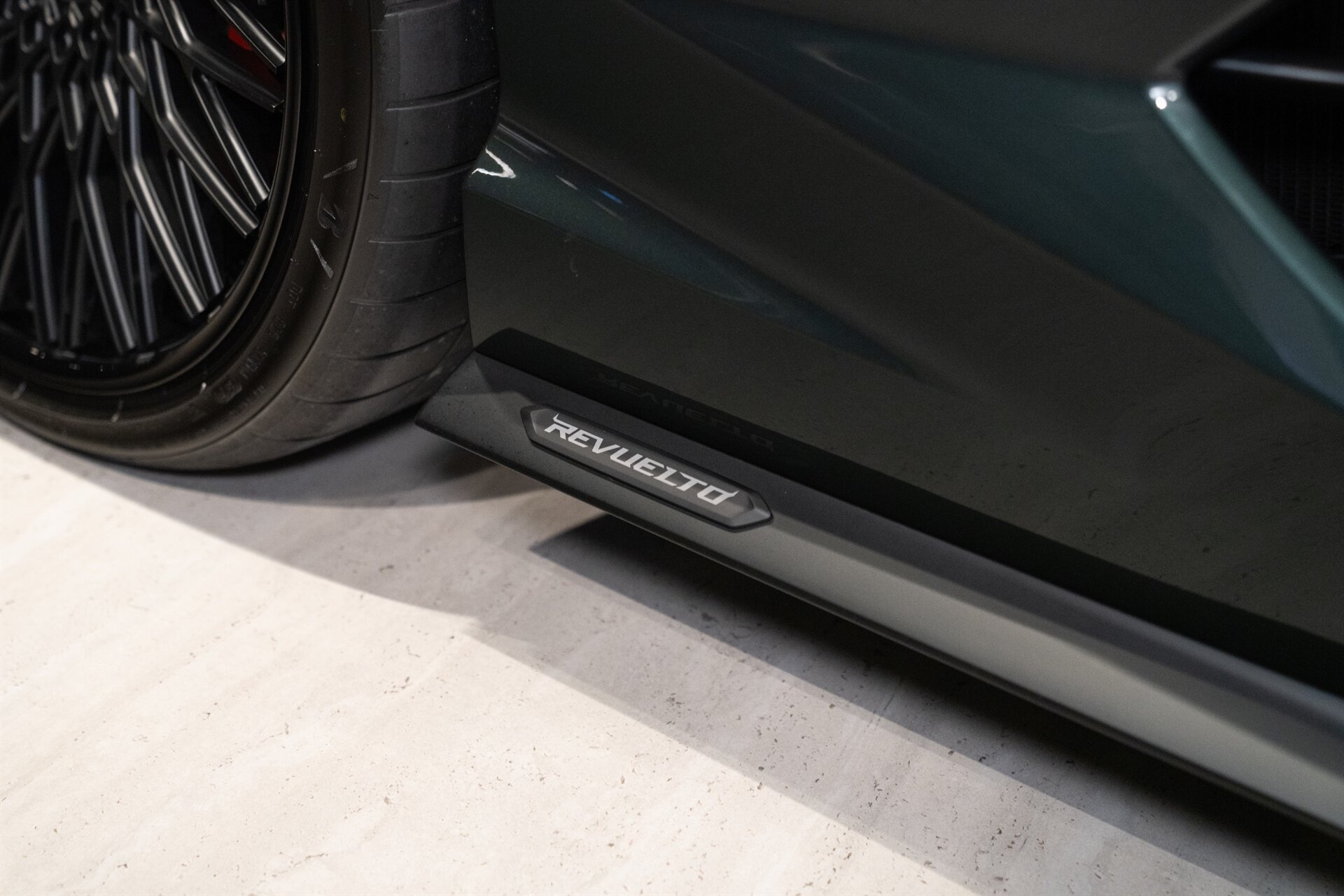 Used 2024 Lamborghini Revuelto AWD/4WD image 29