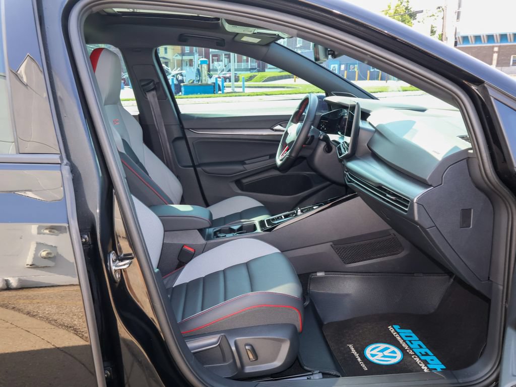 Certified 2025 Volkswagen GTI Autobahn FWD image 32