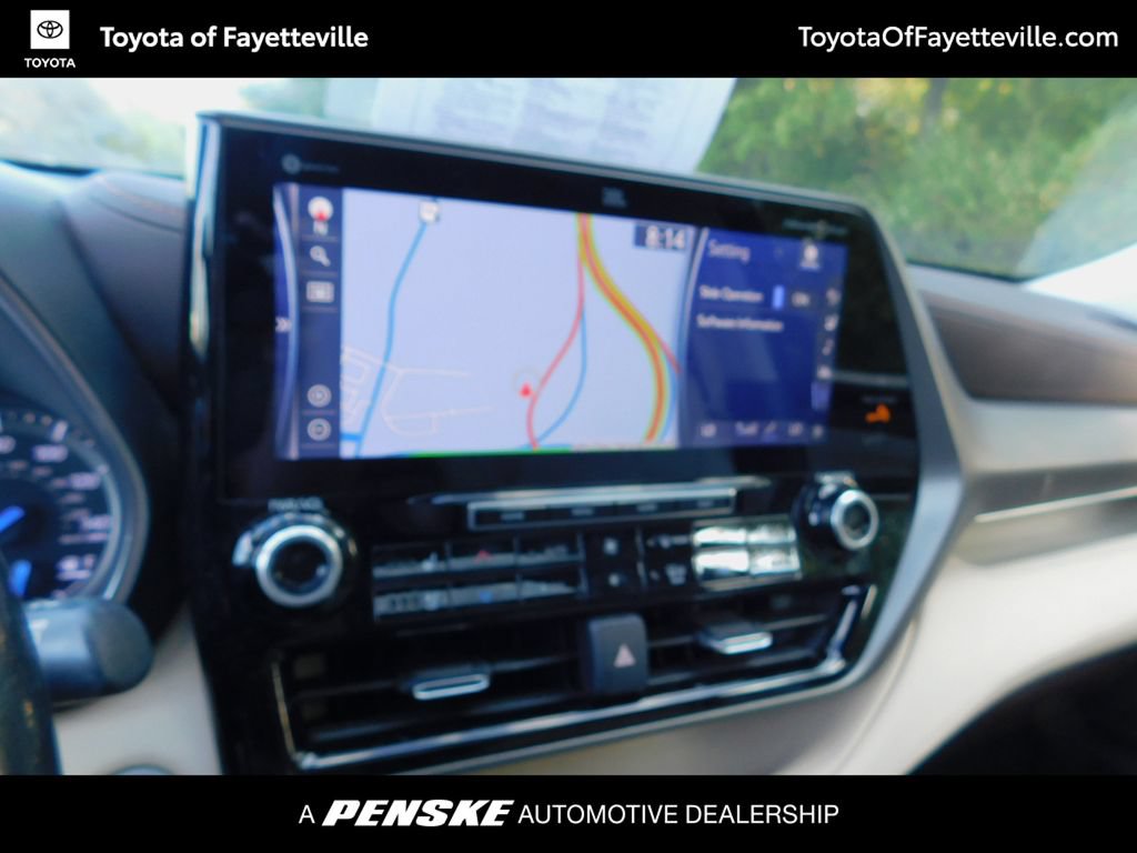 Used 2021 Toyota Highlander Limited FWD image 4