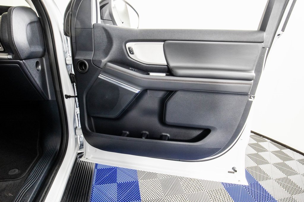 Used 2025 Ford Expedition Active image 16