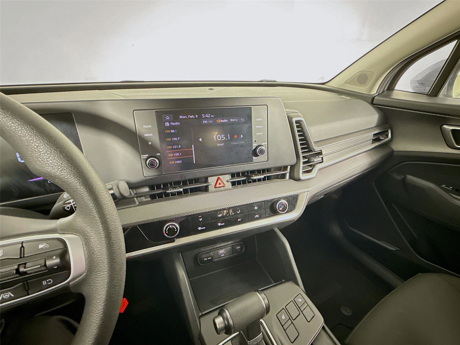 Used 2024 Kia Sportage LX image 8