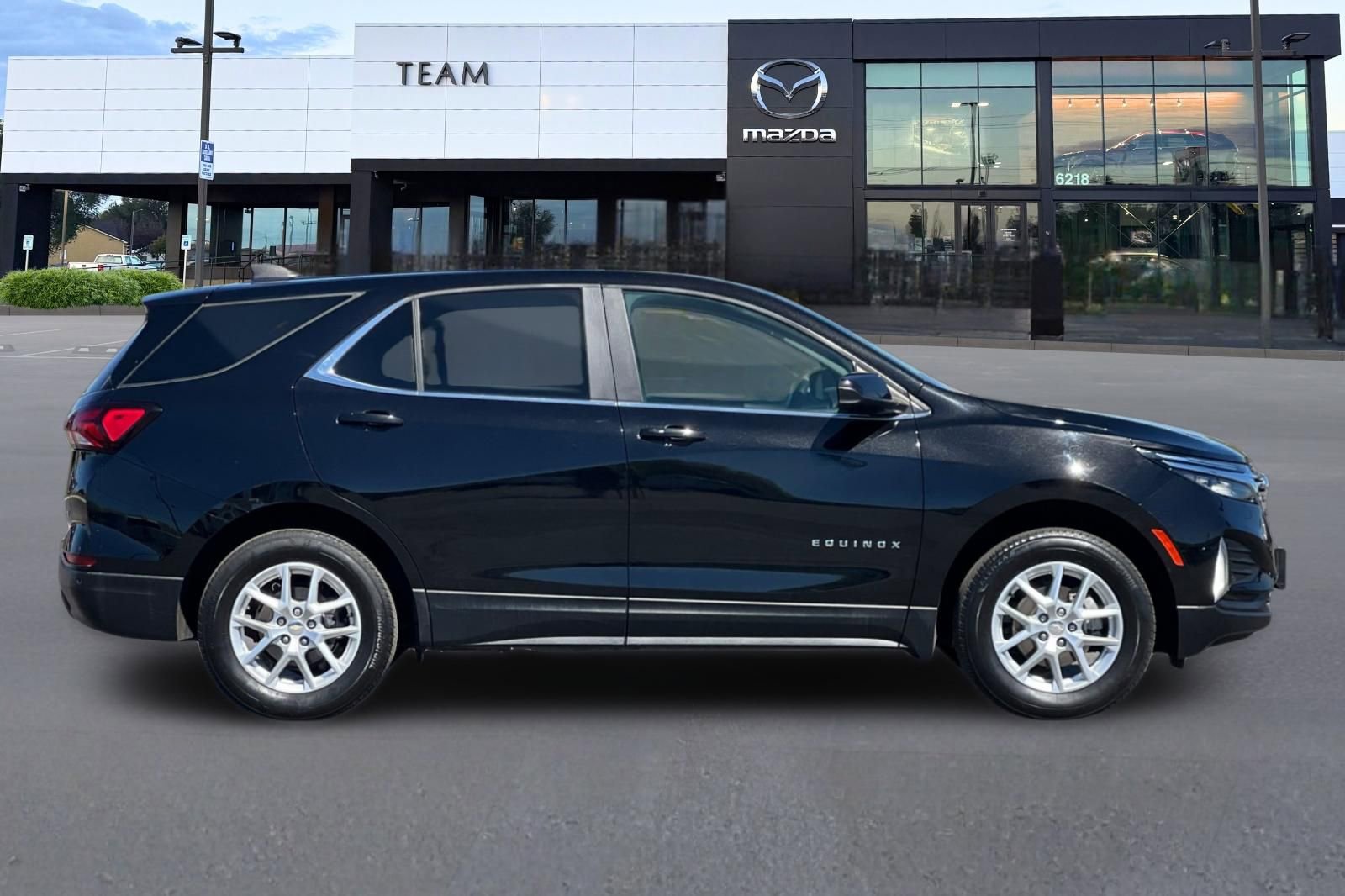 Used 2024 Chevrolet Equinox LT AWD/4WD image 3