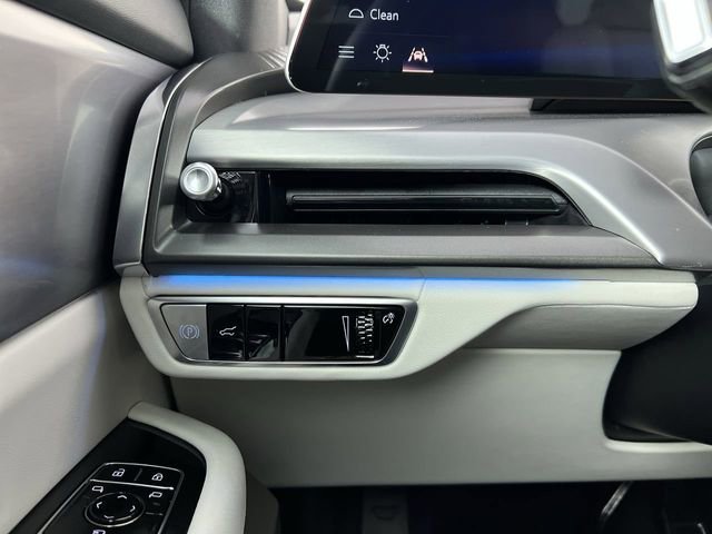 Used 2026 Cadillac Vistiq Sport image 18