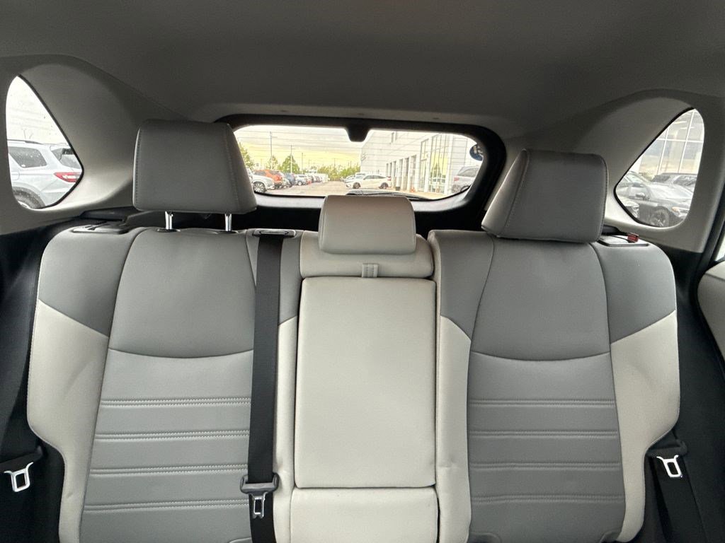 Used 2021 Toyota RAV4 XLE Premium AWD/4WD image 20
