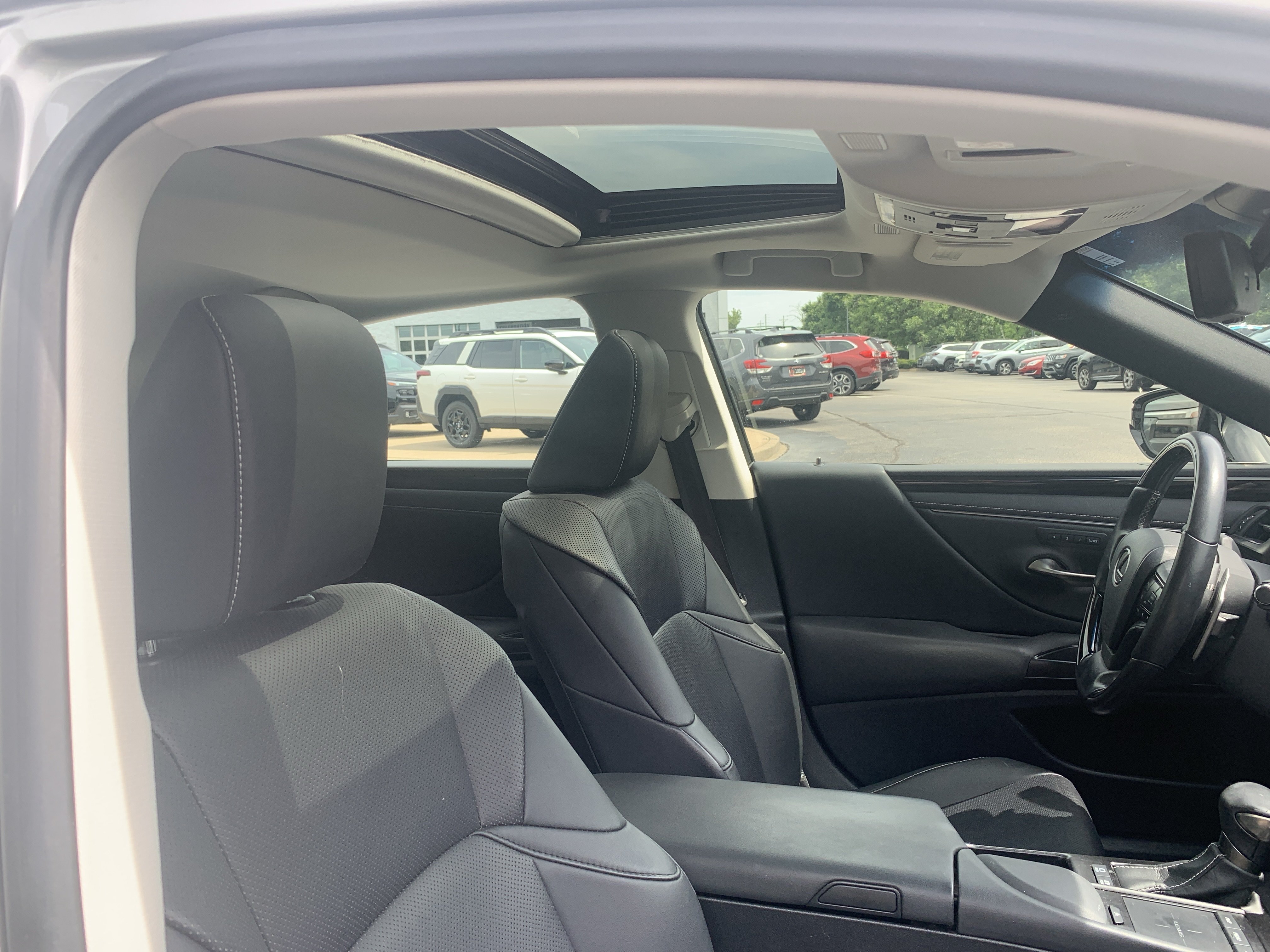 Used 2019 Lexus ES 300h w/ Premium Package FWD image 26