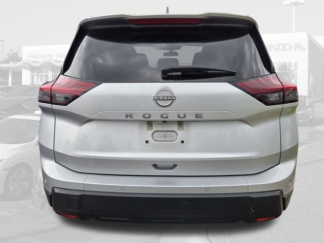 Used 2025 Nissan Rogue SV FWD image 3