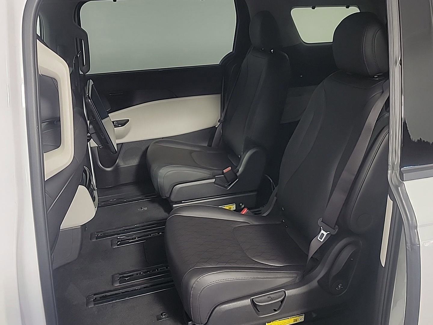 Used 2024 Kia Carnival SX image 17