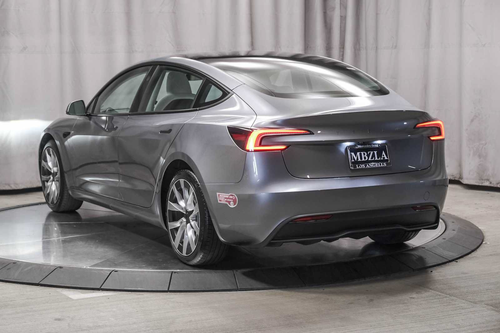 Used 2024 Tesla Model 3 Standard Range RWD image 2