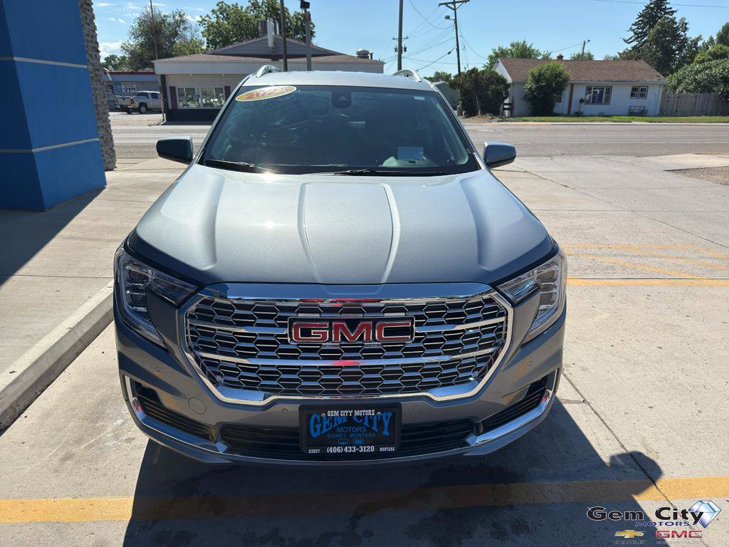 Used 2023 GMC Terrain Denali image 3