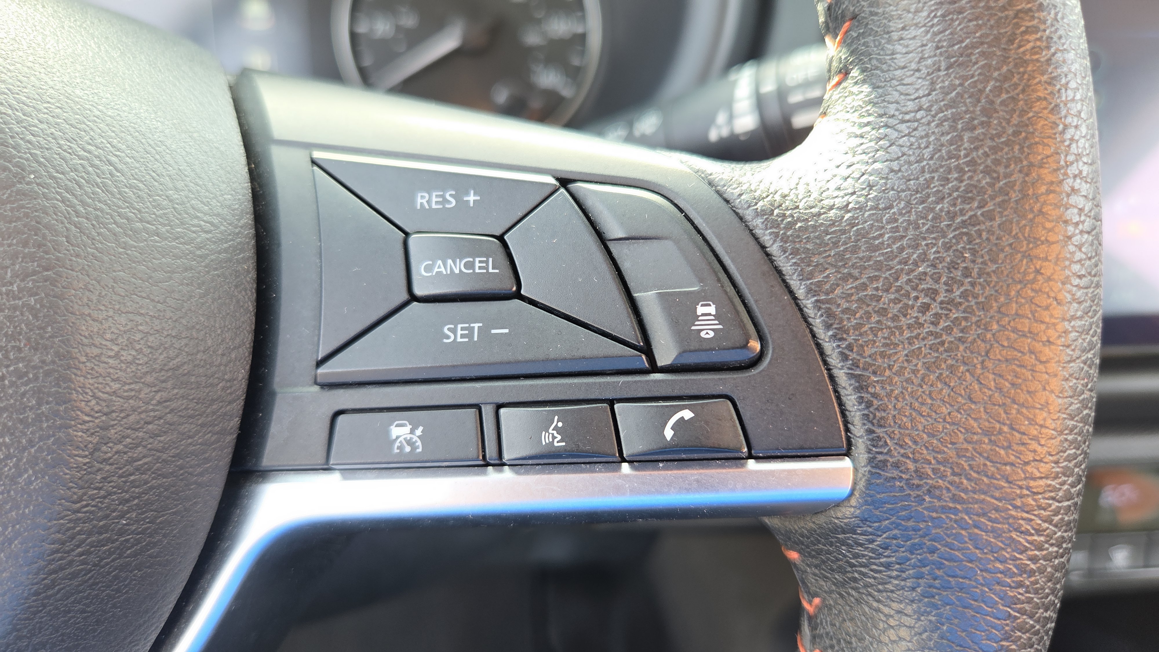 Used 2024 Nissan Kicks SR FWD image 25