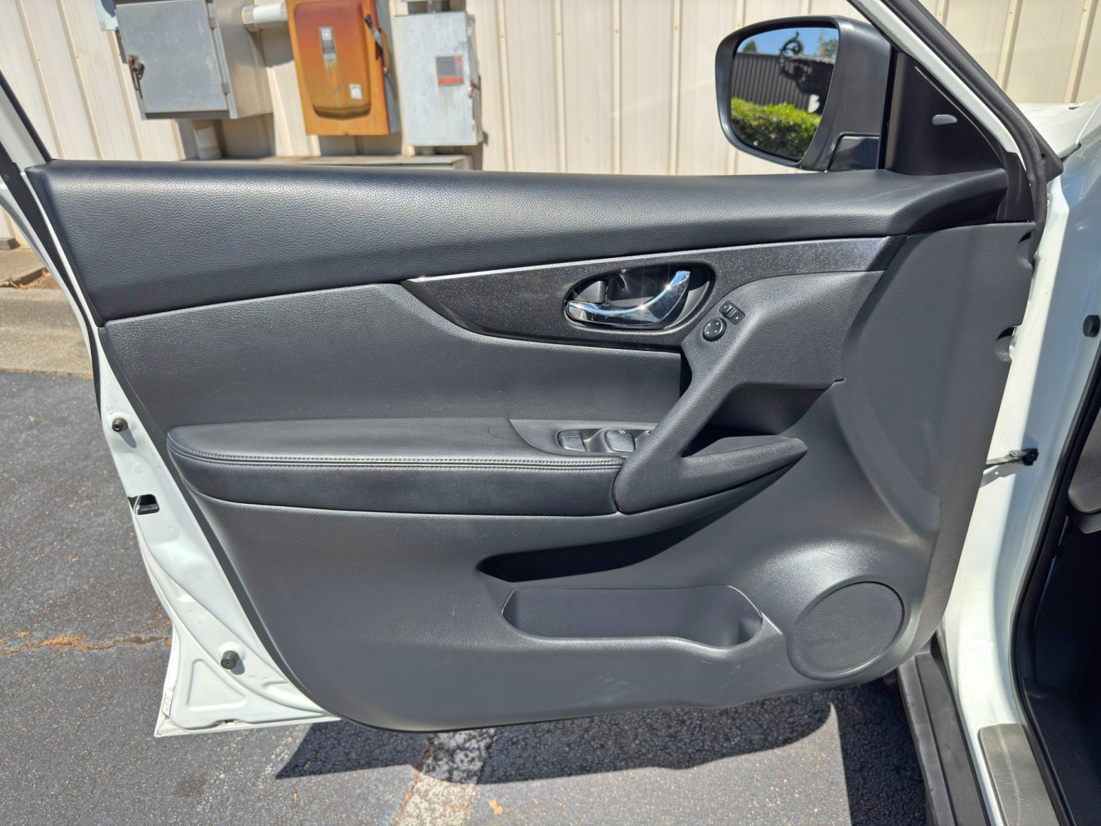 Used 2017 Nissan Rogue SV FWD image 37