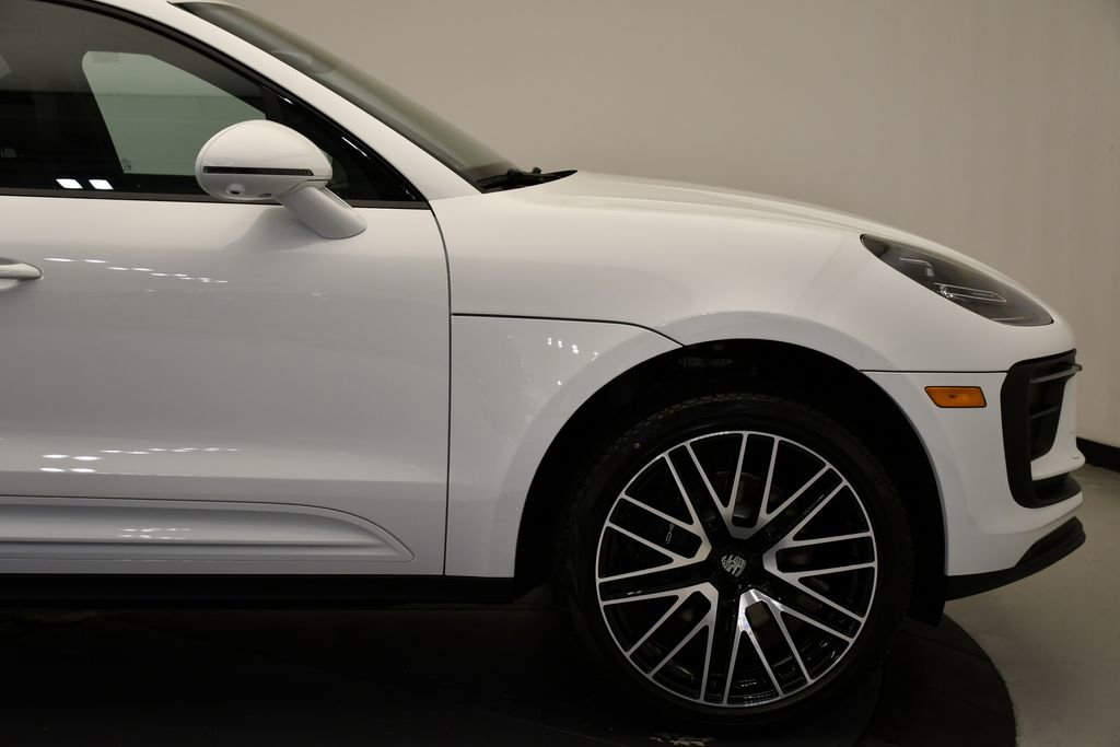 Used 2025 Porsche Macan image 15