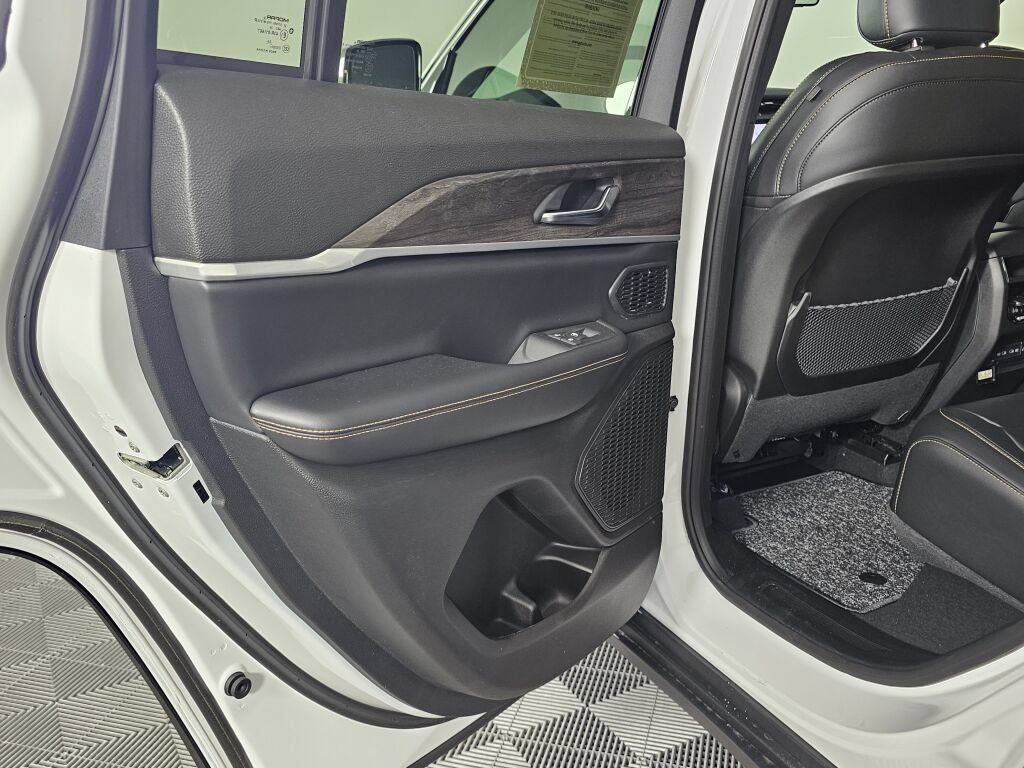 New 2026 Jeep Grand Cherokee Limited AWD/4WD image 32