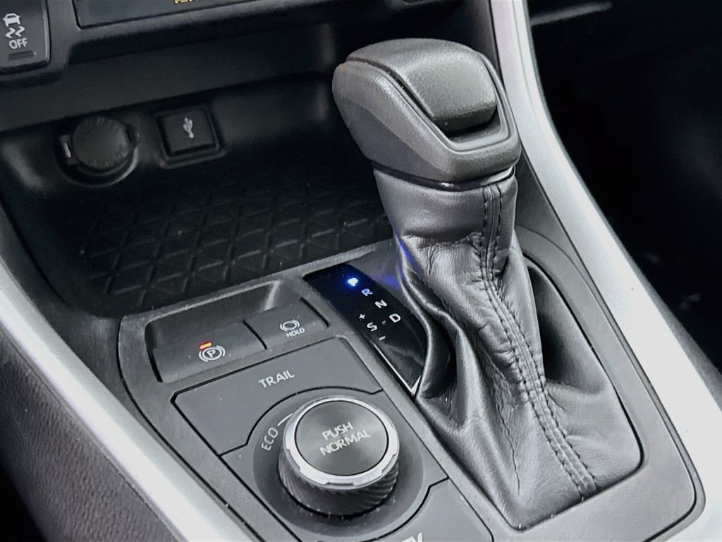 Certified 2022 Toyota RAV4 LE AWD/4WD image 10