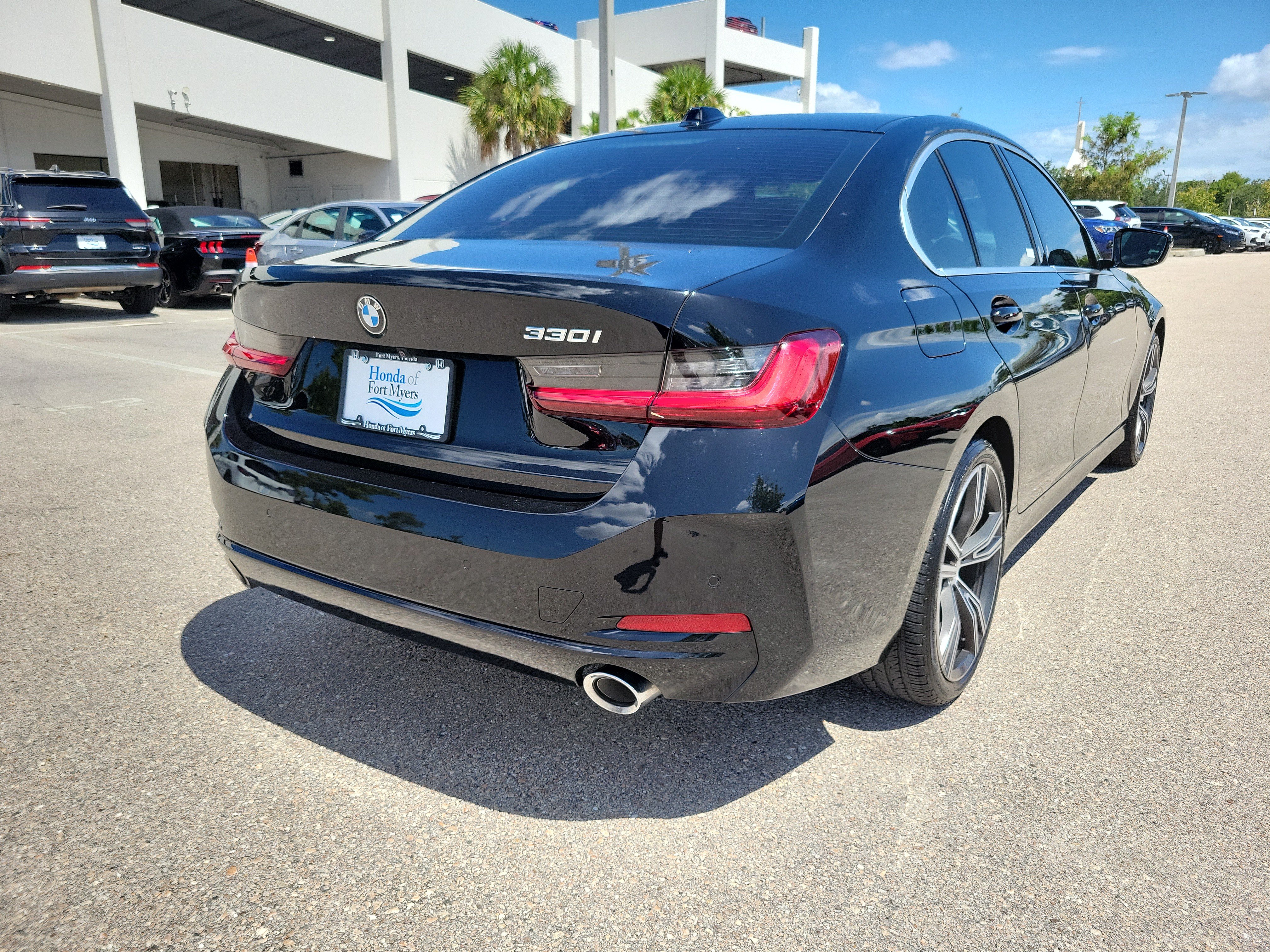 Used 2024 BMW 330i Sedan w/ Convenience Package RWD image 6