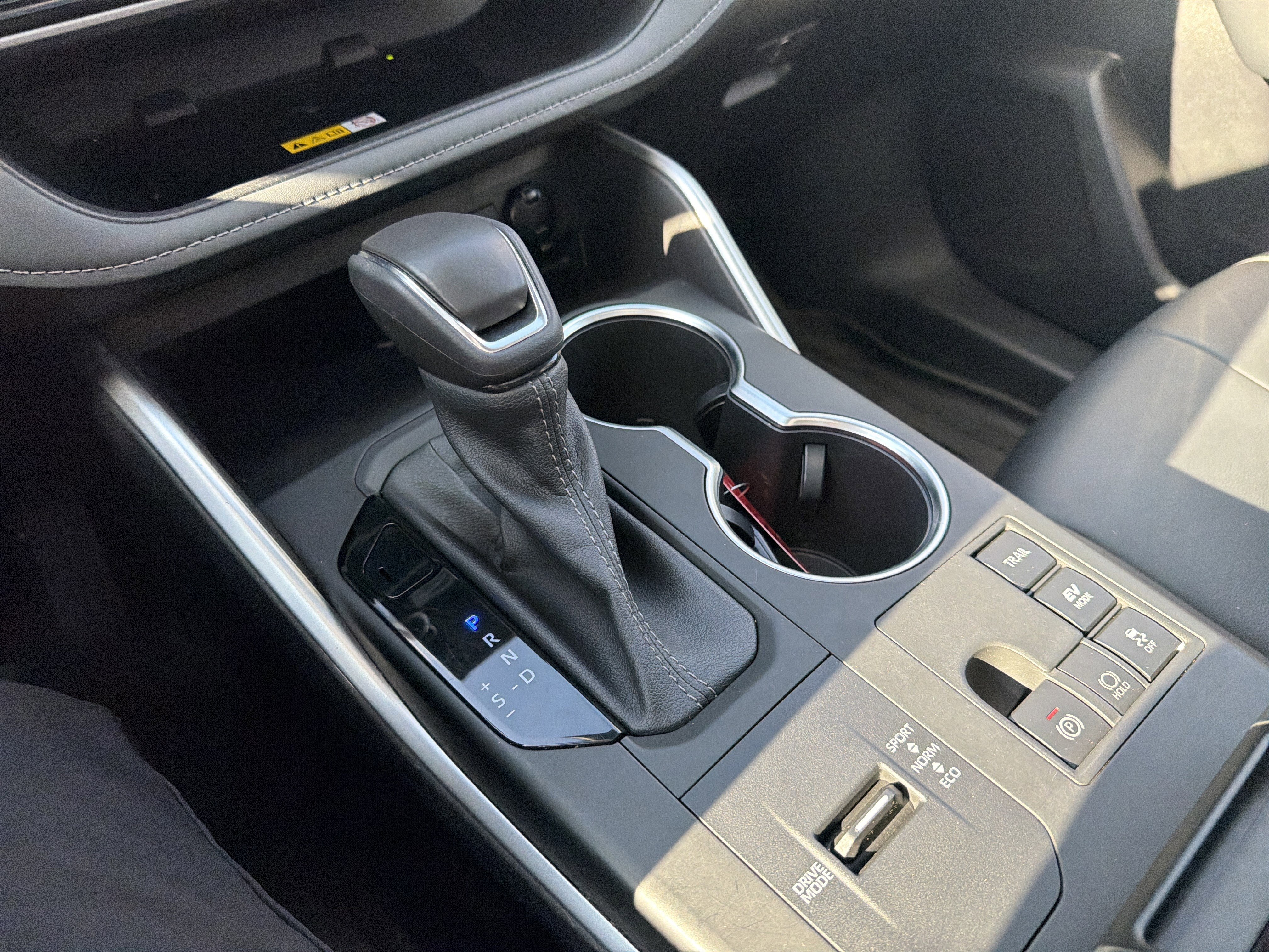 Used 2023 Toyota Highlander XLE AWD/4WD image 49