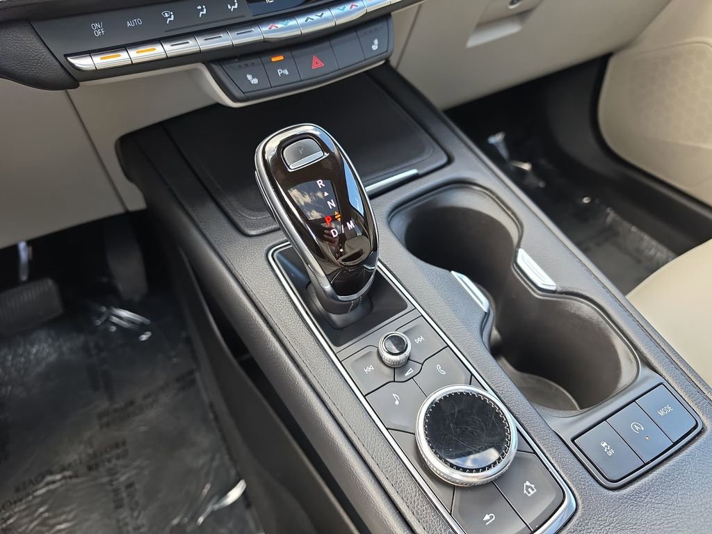 Certified 2021 Cadillac XT4 Luxury w/ Cold Weather Package image 17