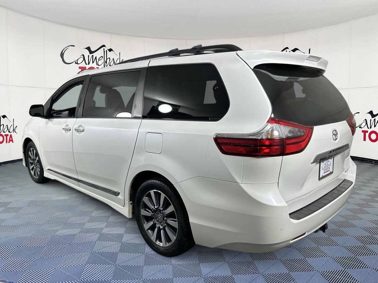 Used 2020 Toyota Sienna Limited Premium w/ Carpet Mat Package FWD image 6