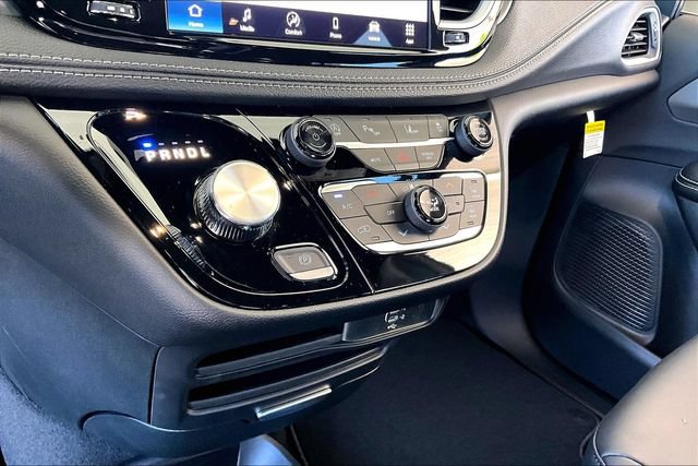 New 2027 Chrysler Pacifica Select FWD image 15