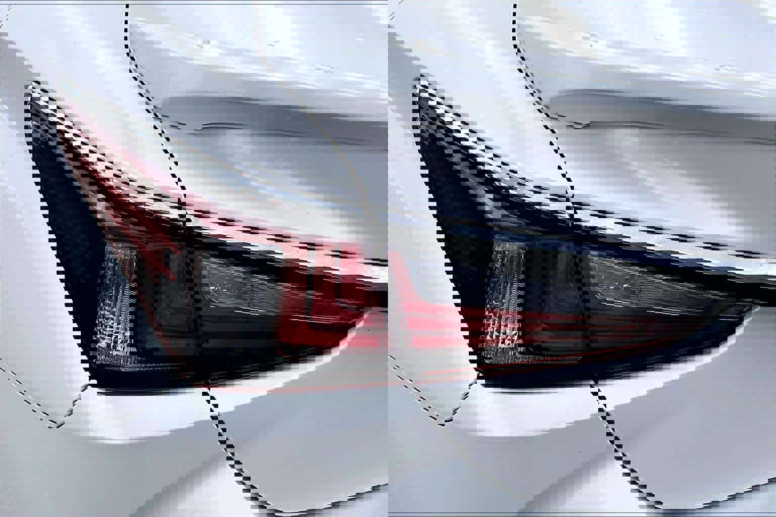 Used 2024 Lexus ES 300h w/ Premium Package image 25