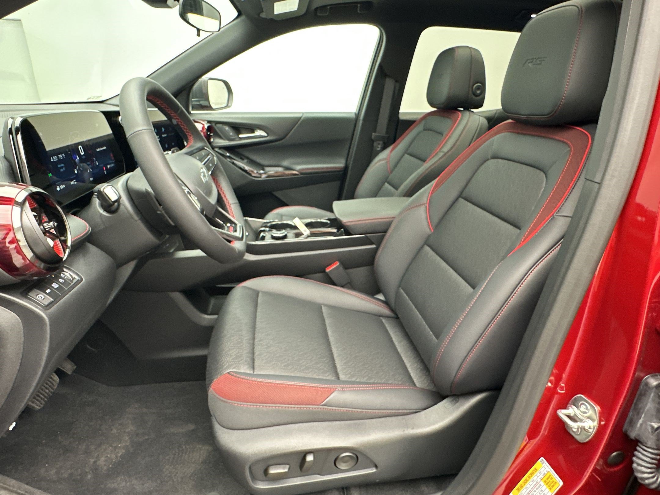 New 2027 Chevrolet Equinox RS w/ LPO, Floor Liner Package AWD/4WD image 5