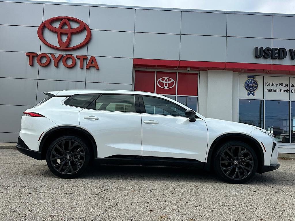 Certified 2025 Toyota Crown Signia image 6