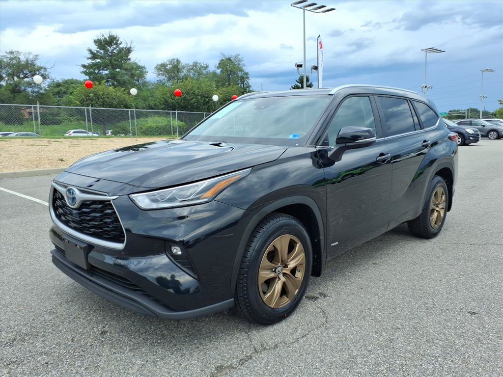 Used 2023 Toyota Highlander Bronze Edition AWD/4WD image 9