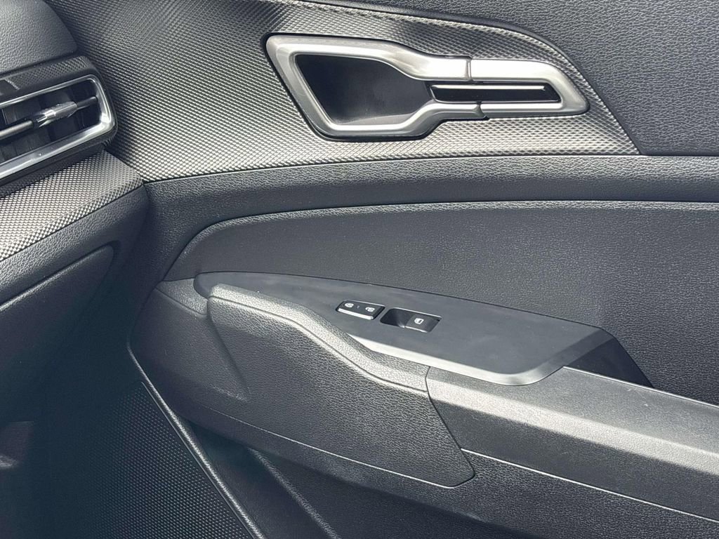 Used 2024 Kia Sportage LX image 26