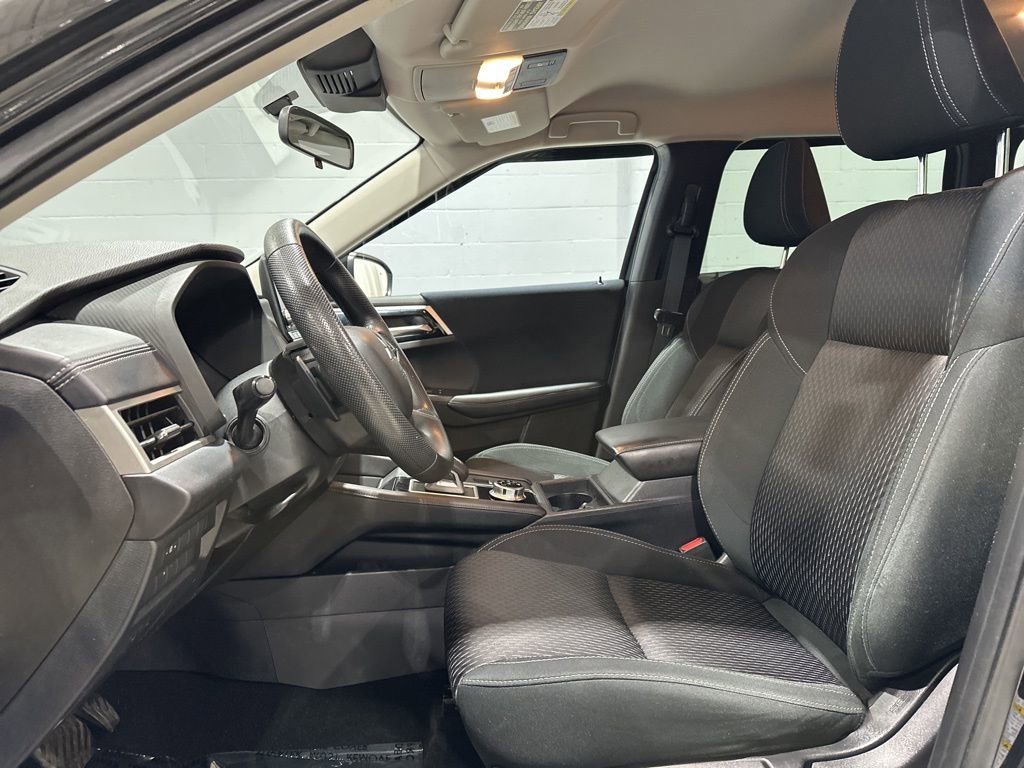 Used 2022 Mitsubishi Outlander ES AWD/4WD image 13