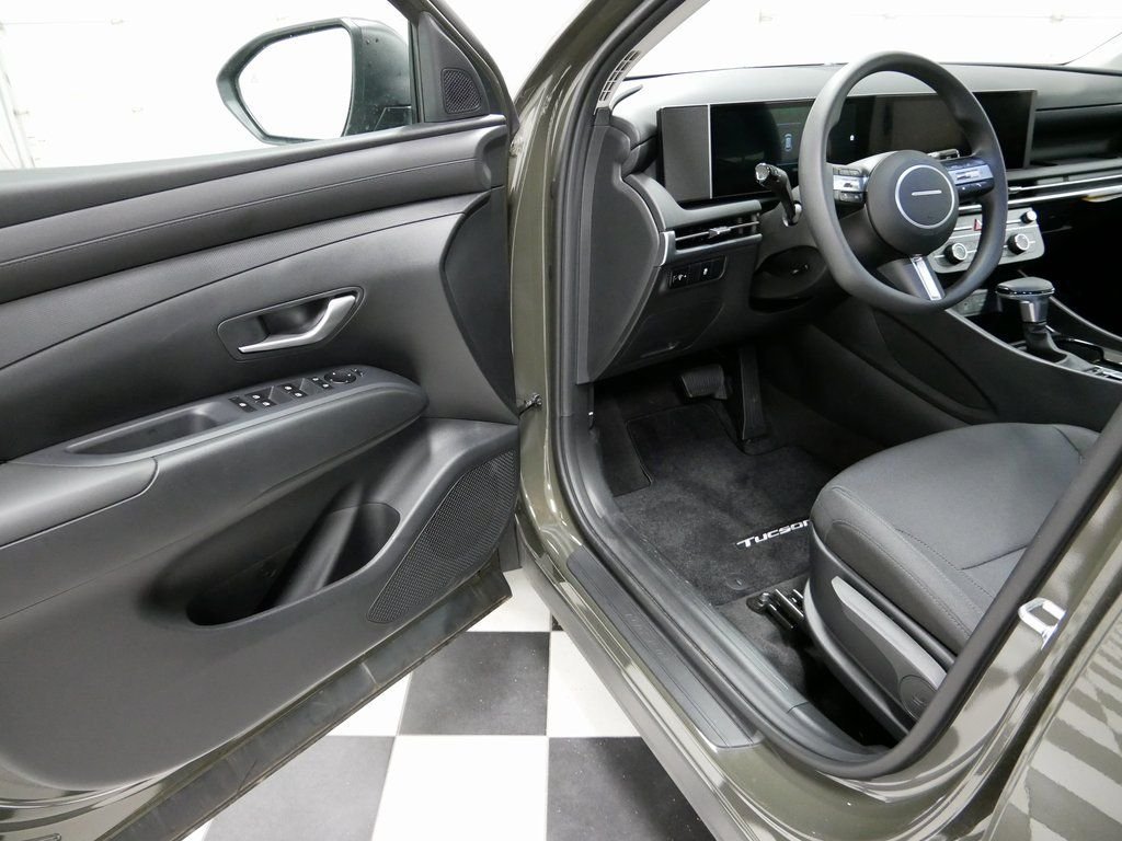 Certified 2025 Hyundai Tucson SE AWD/4WD image 10
