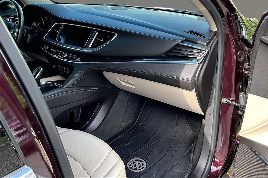 Certified 2018 Buick Enclave Essence w/ Trailering Package FWD image 15