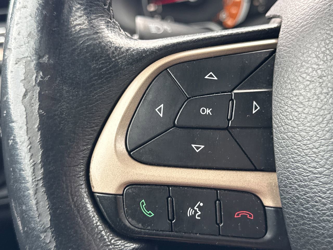 Used 2015 Jeep Renegade Latitude AWD/4WD image 25