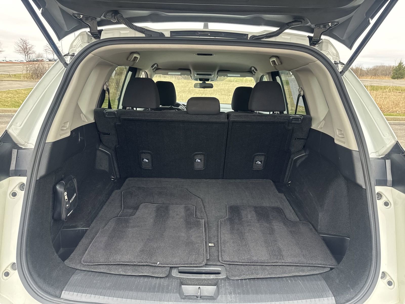 Used 2024 Nissan Rogue S image 30