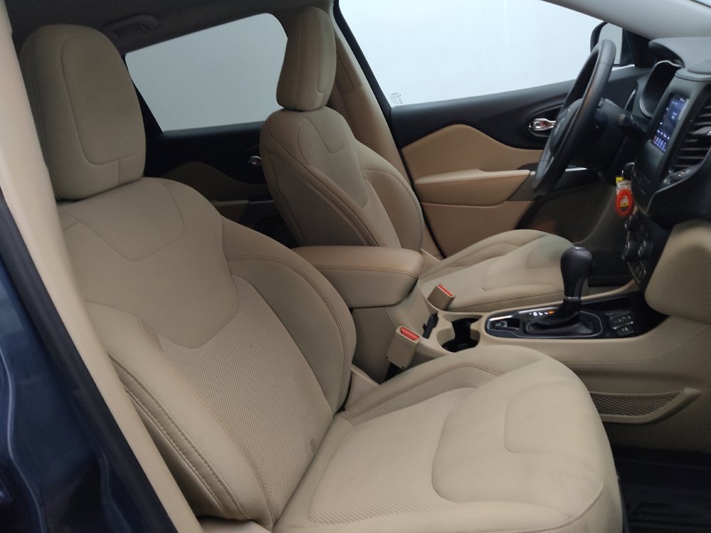 Used 2019 Jeep Cherokee Latitude w/ Popular Appearance Group FWD image 21