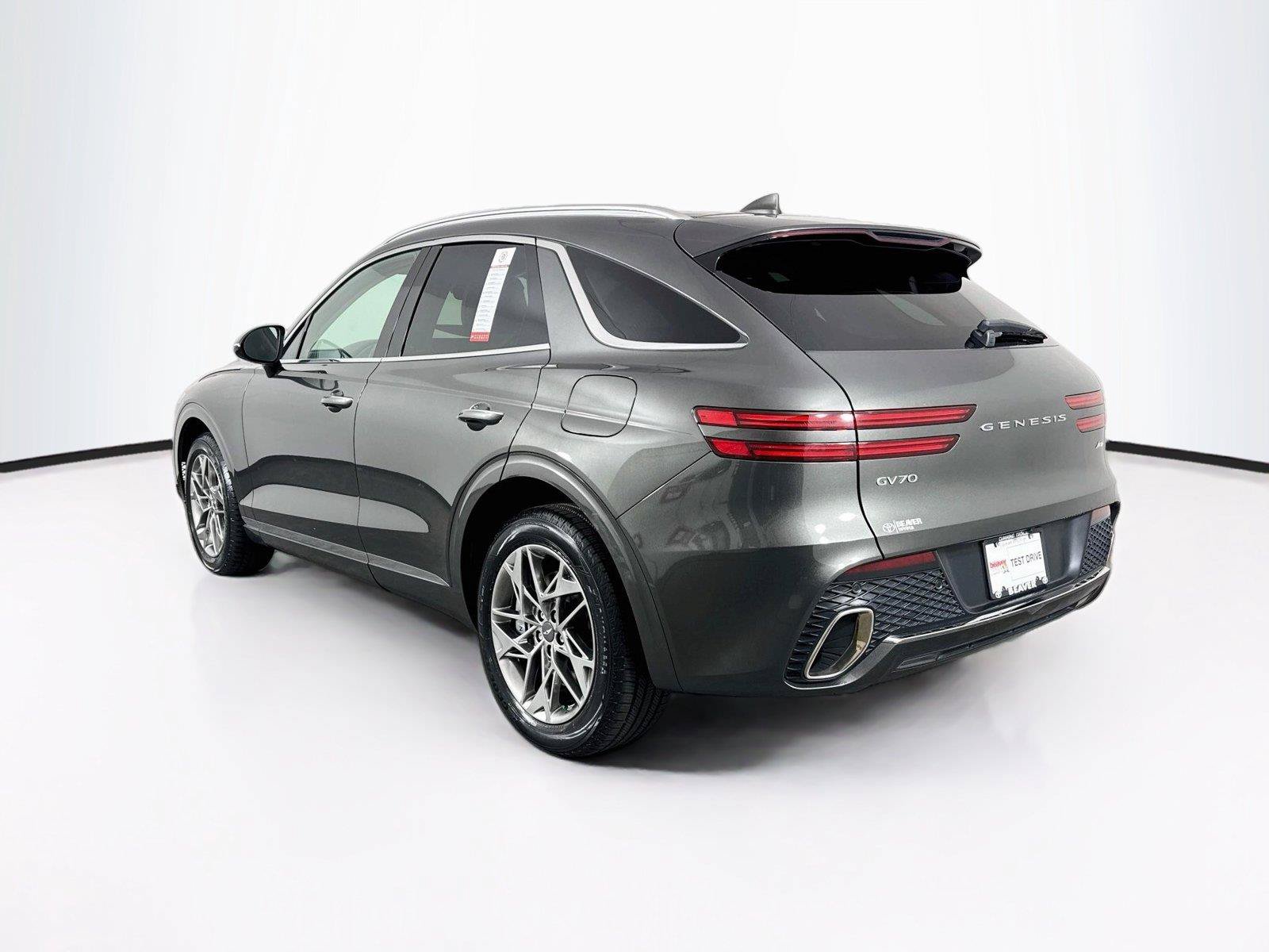 Used 2025 Genesis GV70 2.5T AWD/4WD image 13