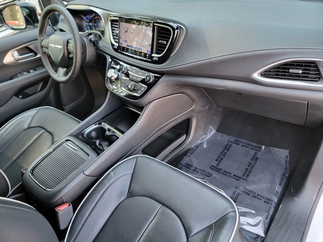 Certified 2024 Chrysler Pacifica Premium FWD image 26