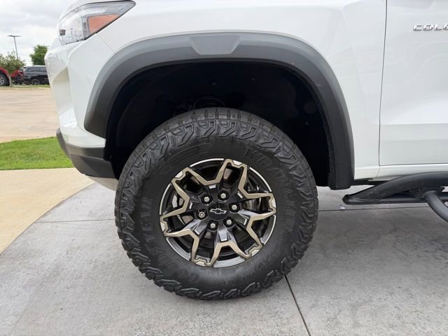 Used 2024 Chevrolet Colorado ZR2 w/ Technology Package AWD/4WD image 4