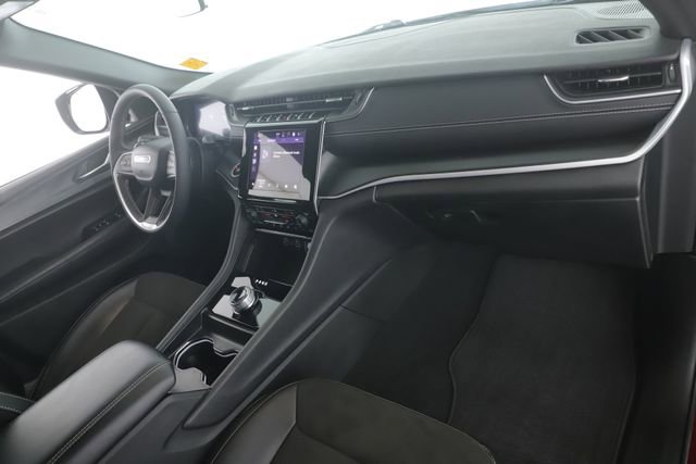 Used 2025 Jeep Grand Cherokee L Laredo image 30