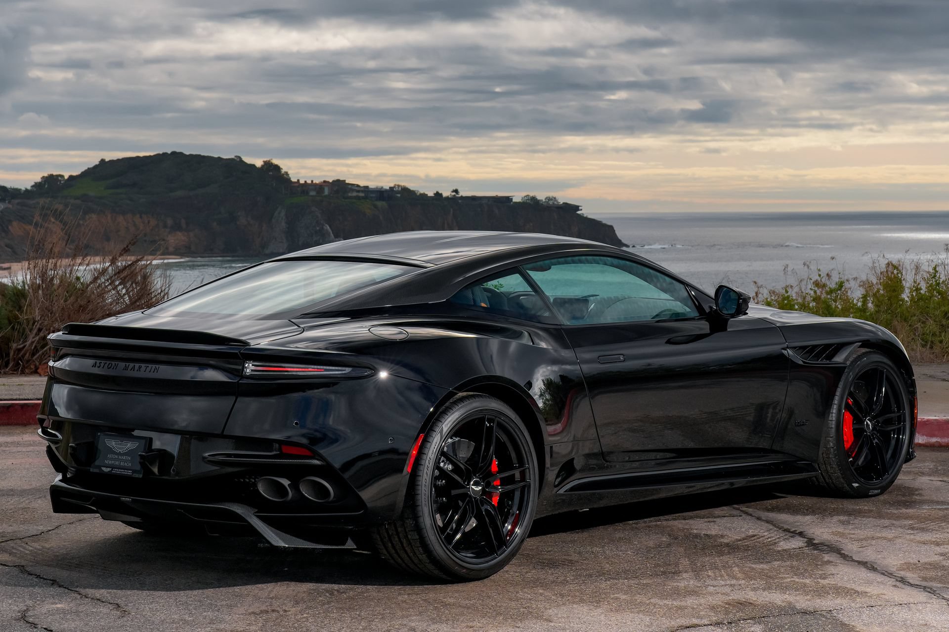 Used 2023 Aston Martin DBS Coupe RWD image 3