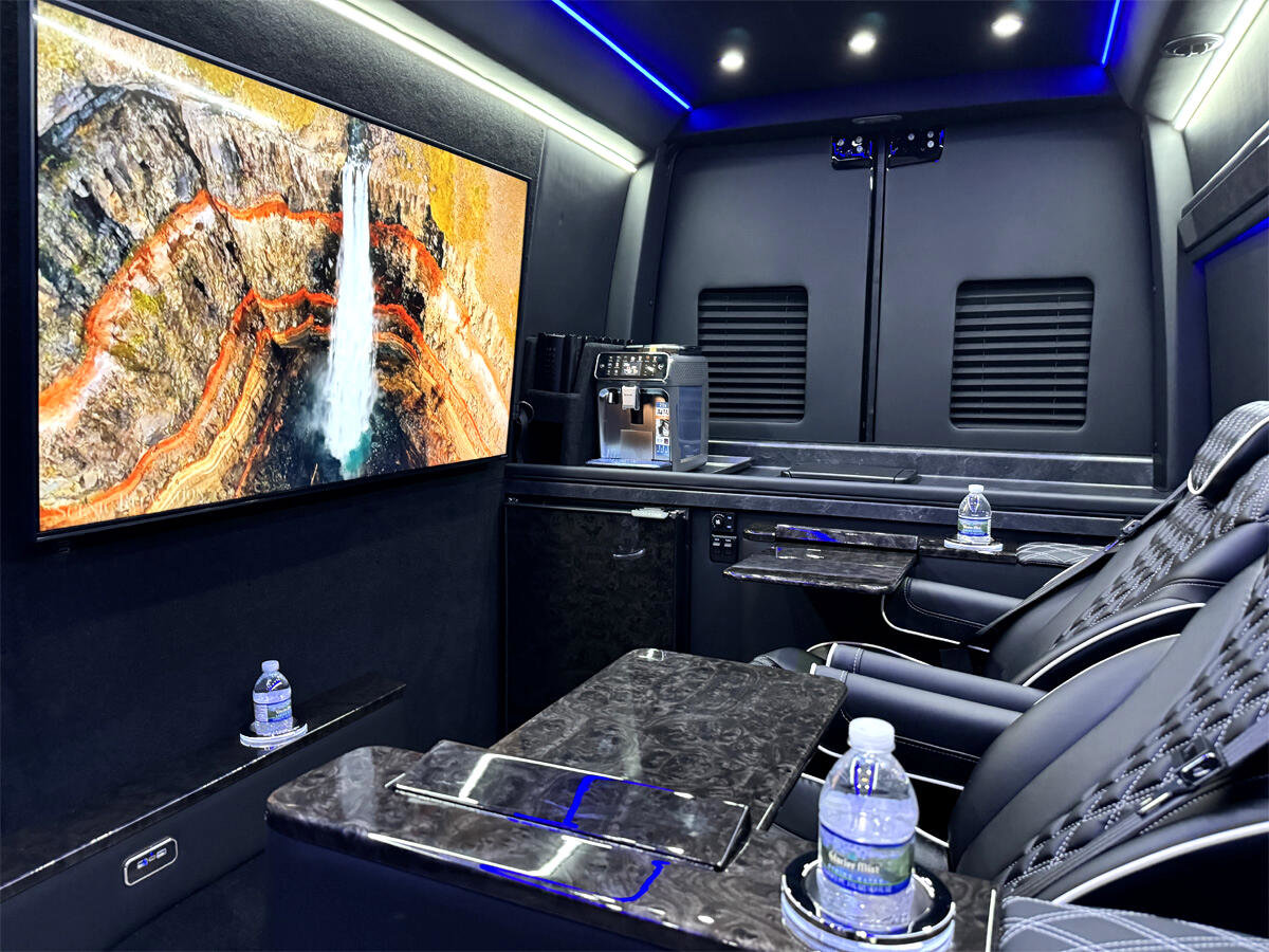 Used 2024 Mercedes-Benz Sprinter 3500 image 3