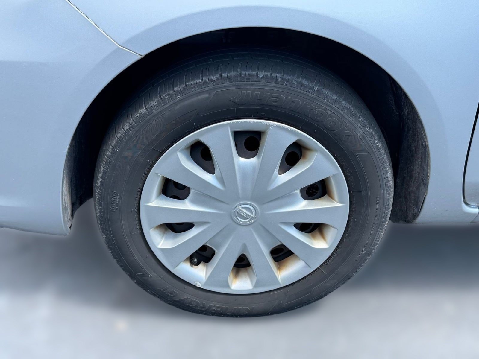Used 2019 Nissan Versa SV FWD image 9
