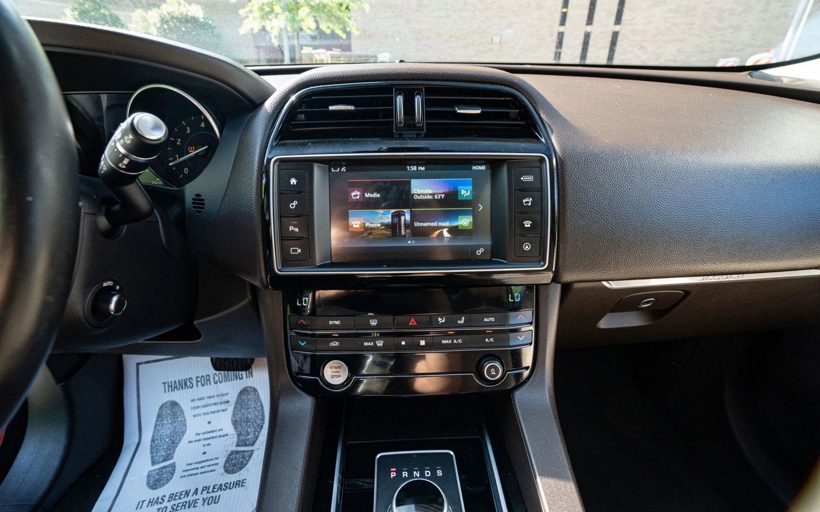 Used 2017 Jaguar F-PACE Prestige image 21