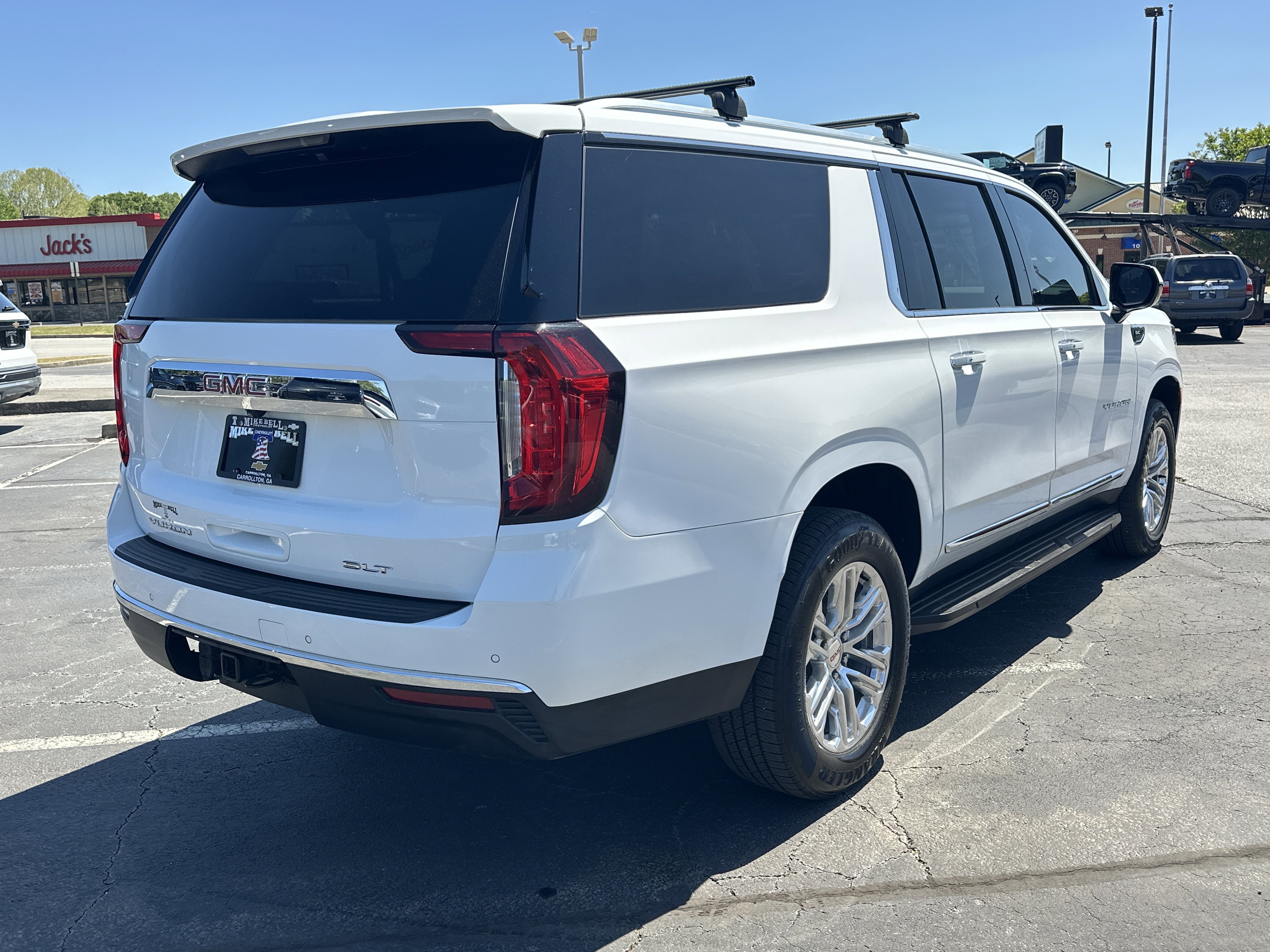 Used 2023 GMC Yukon XL SLT AWD/4WD image 8