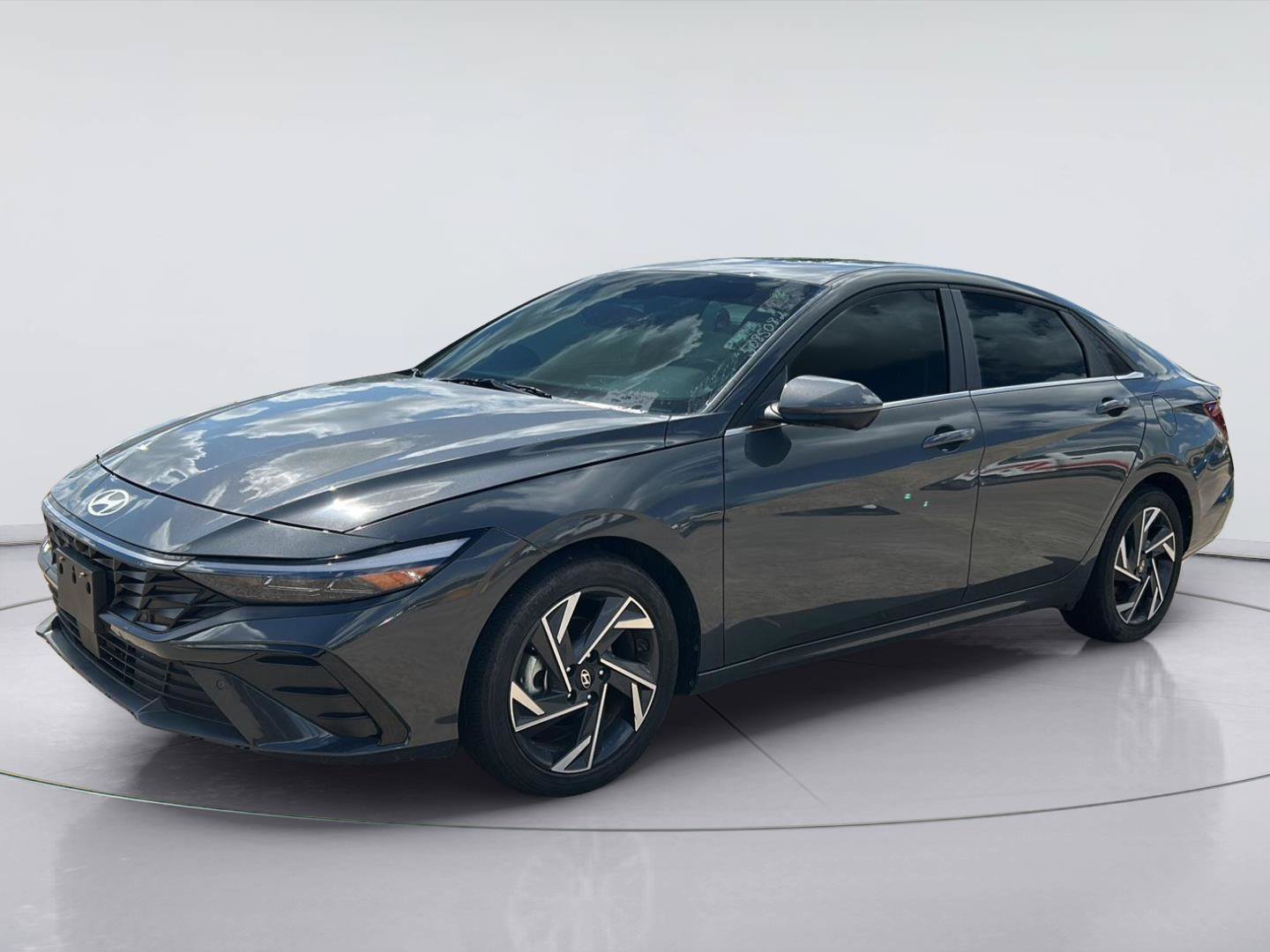 Used 2024 Hyundai Elantra Limited FWD image 3