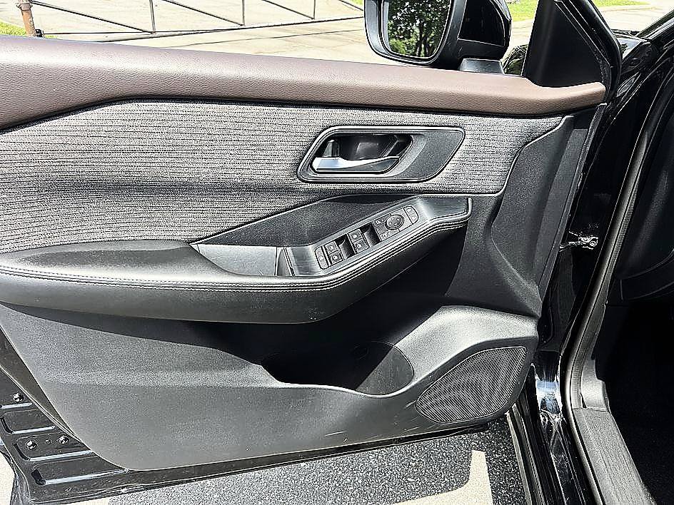 Certified 2021 Nissan Rogue SV AWD/4WD image 17