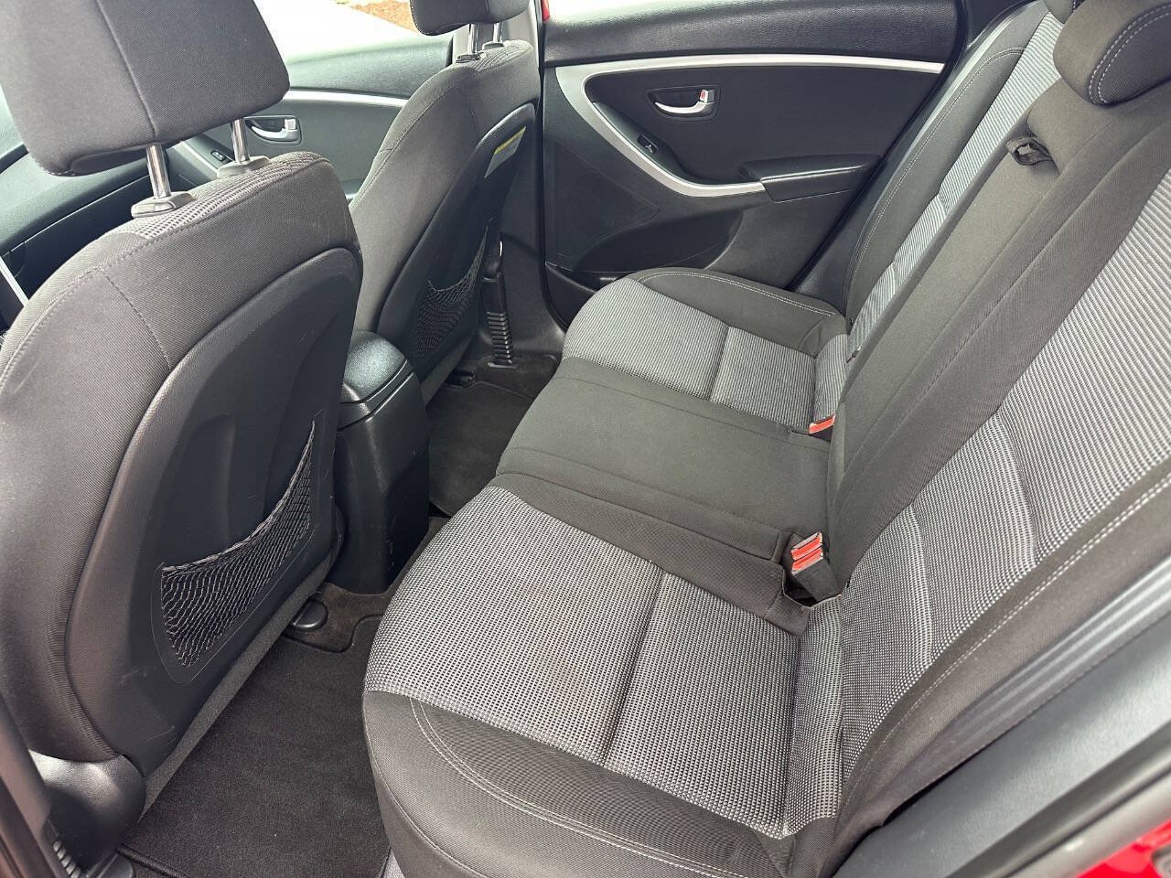 Used 2015 Hyundai Elantra GT FWD image 9