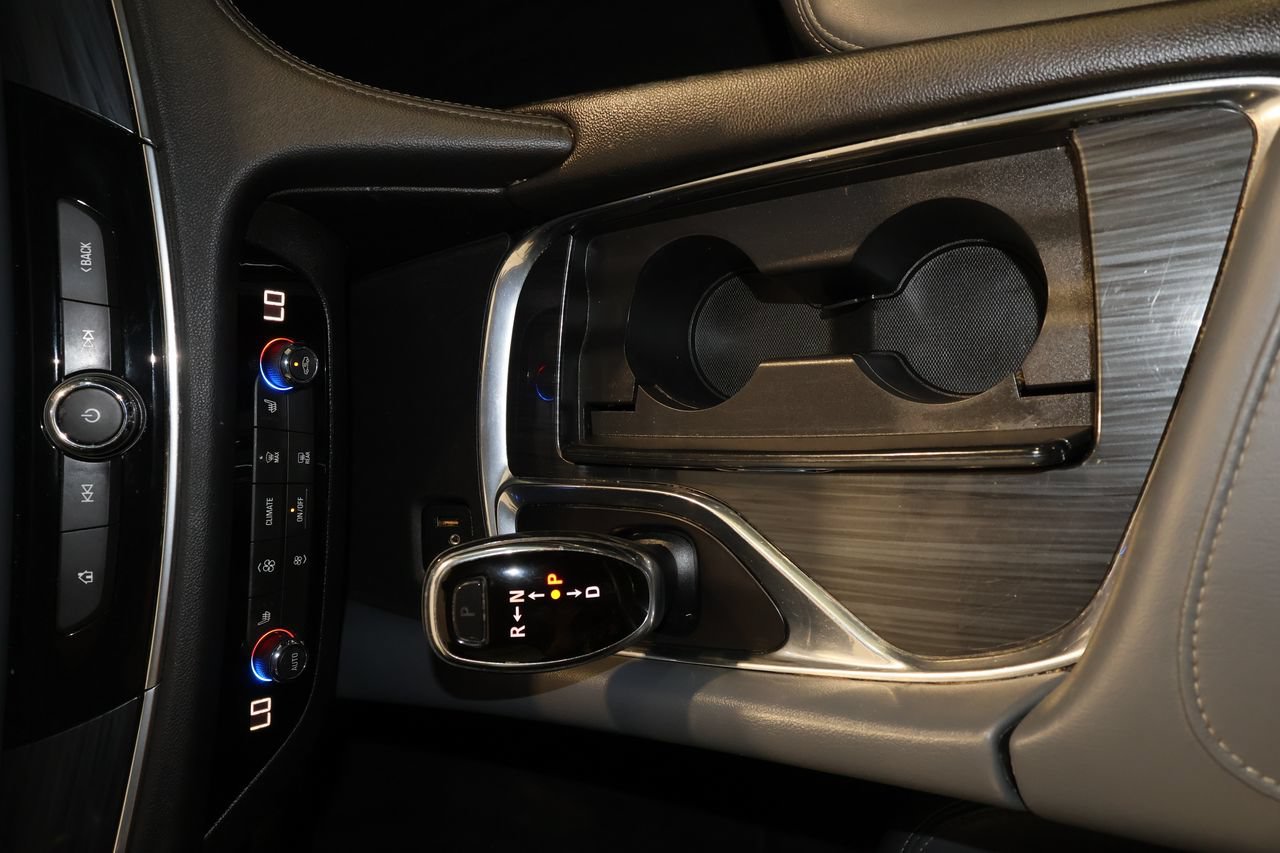 Used 2019 Buick Enclave Essence FWD image 9