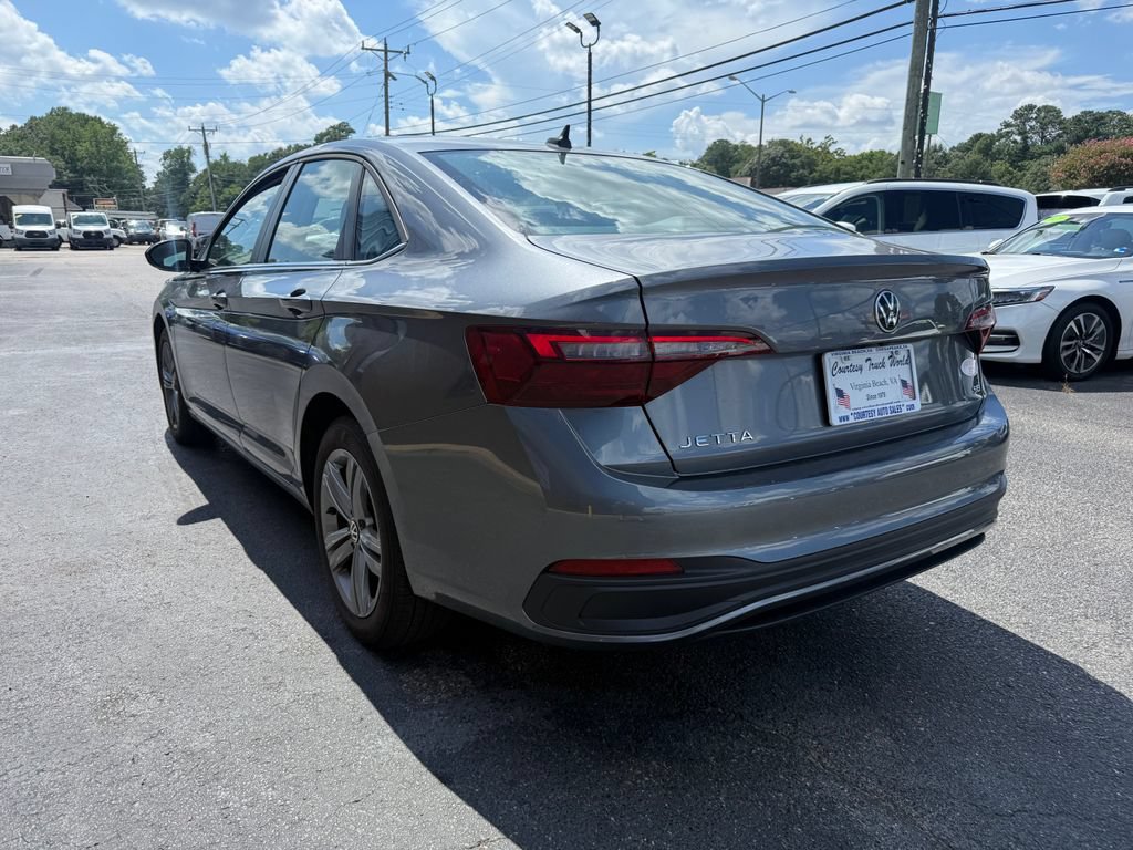 Used 2024 Volkswagen Jetta SE FWD image 5