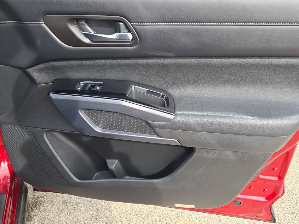 Used 2022 Nissan Pathfinder SL image 5