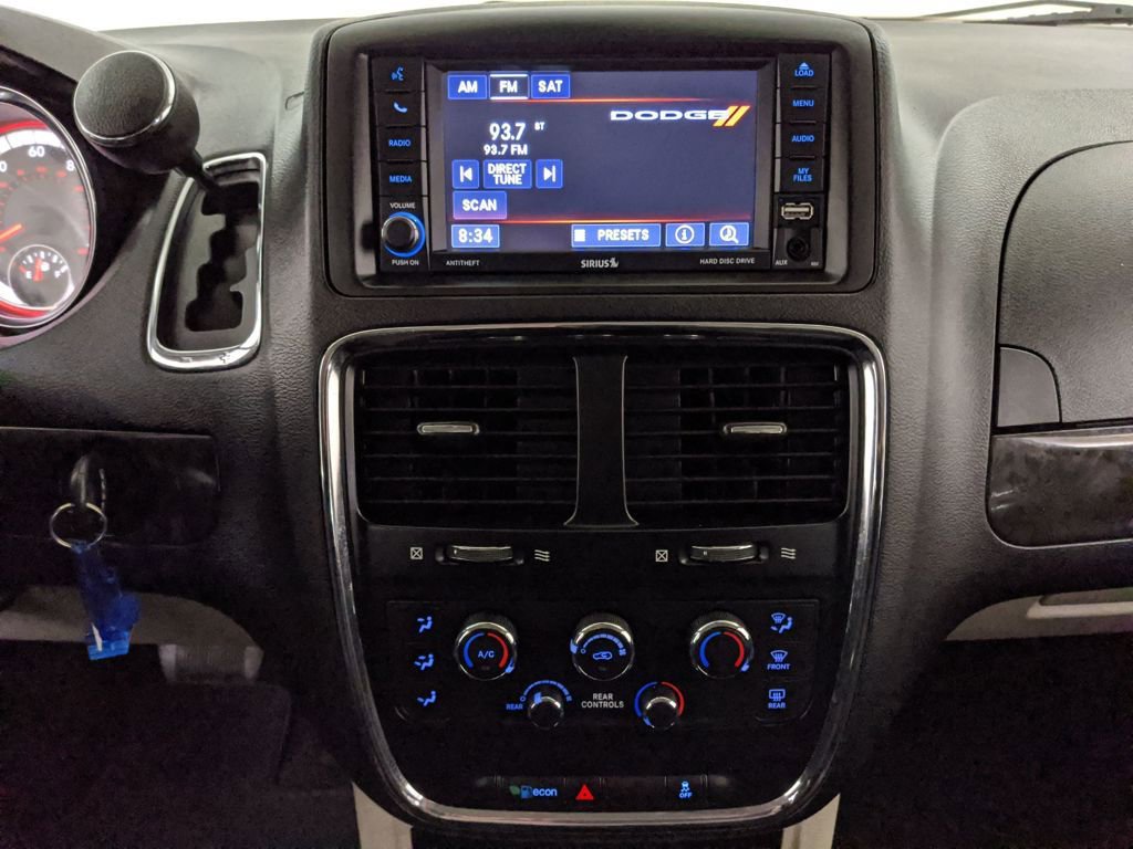 Used 2018 Dodge Grand Caravan SE w/ UConnect Hands-Free Group image 8